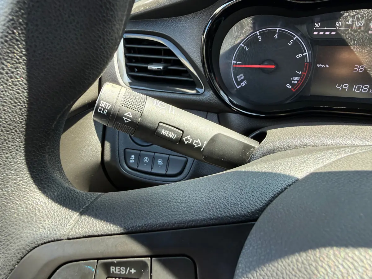 1.0 75PK Online Edition | PARKEERSENSOREN ACHTER| AIRCO| CRUISE CONTROL| DAB| NAVI| DAKRAILS| HOGE INSTAP