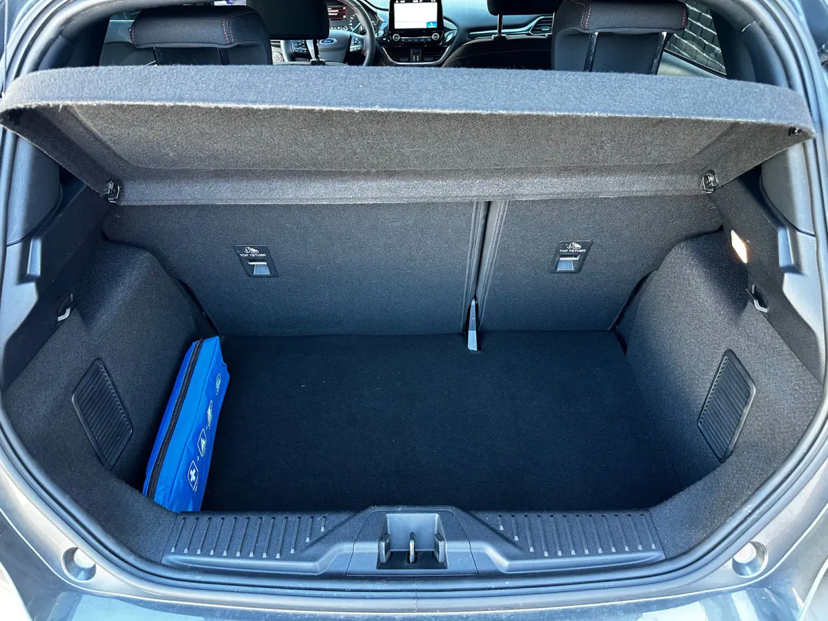 1.0 125 PK Hybrid ST-Line | STUUR, STOEL EN VOORRUITVERWARMING| KEYLESS ENTRY & START| ADAPTIEVE LED KOPLAMPEN| DAB| APPLE CARPLAY/ANDROID AUTO|