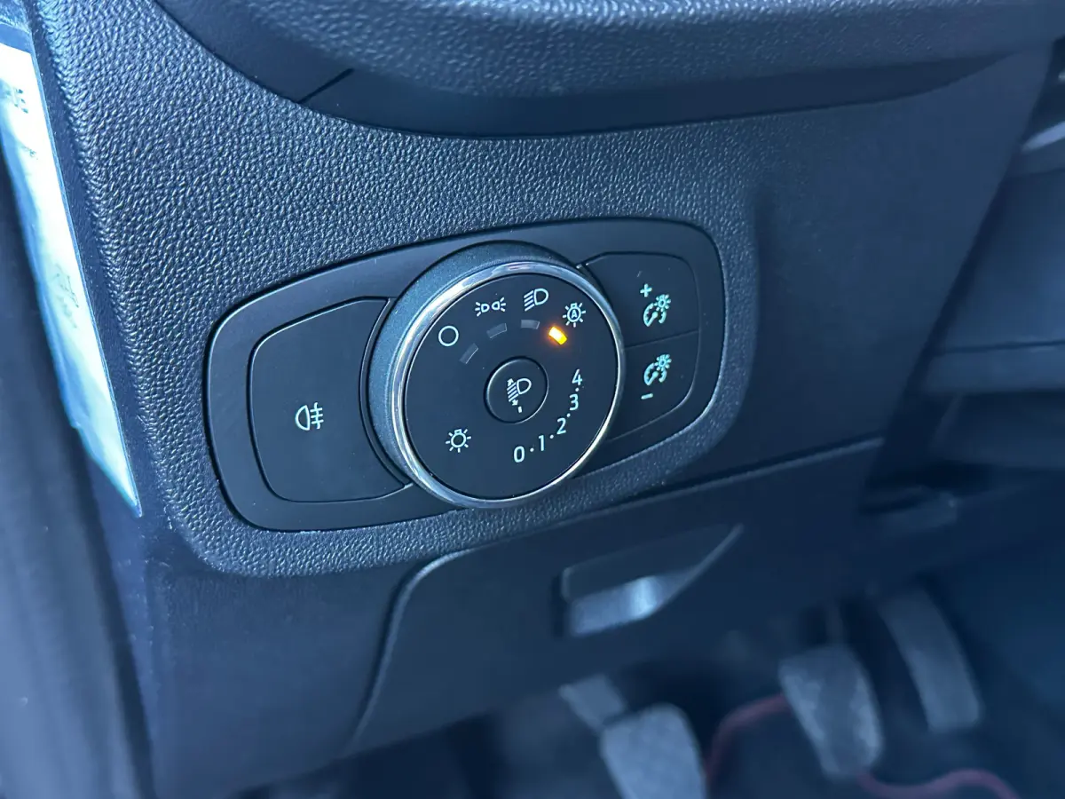1.0 125 PK Hybrid ST-Line | STUUR, STOEL EN VOORRUITVERWARMING| KEYLESS ENTRY & START| ADAPTIEVE LED KOPLAMPEN| DAB| APPLE CARPLAY/ANDROID AUTO|
