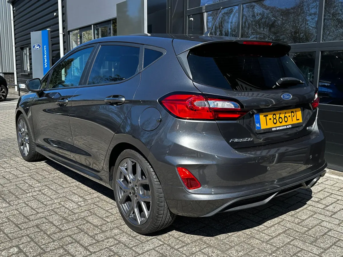 1.0 125 PK Hybrid ST-Line | STUUR, STOEL EN VOORRUITVERWARMING| KEYLESS ENTRY & START| ADAPTIEVE LED KOPLAMPEN| DAB| APPLE CARPLAY/ANDROID AUTO|