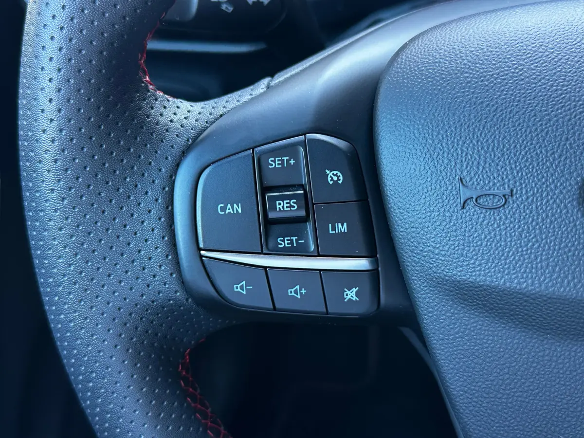 1.0 125 PK Hybrid ST-Line | STUUR, STOEL EN VOORRUITVERWARMING| KEYLESS ENTRY & START| ADAPTIEVE LED KOPLAMPEN| DAB| APPLE CARPLAY/ANDROID AUTO|