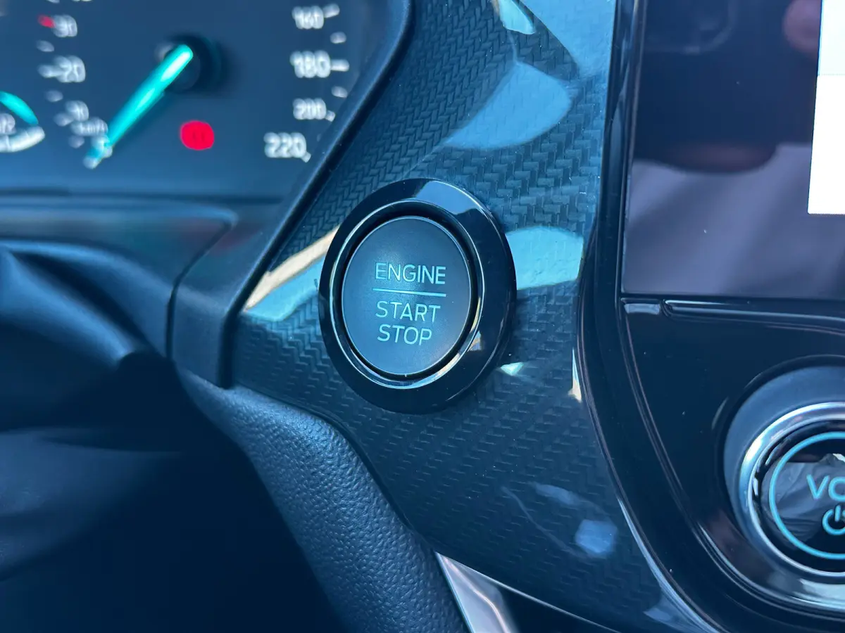 1.0 125 PK Hybrid ST-Line | STUUR, STOEL EN VOORRUITVERWARMING| KEYLESS ENTRY & START| ADAPTIEVE LED KOPLAMPEN| DAB| APPLE CARPLAY/ANDROID AUTO|
