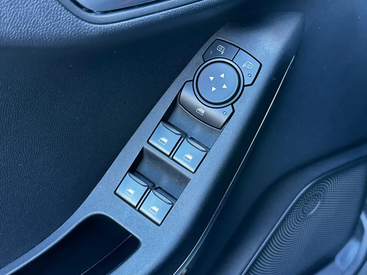 1.0 125 PK Hybrid ST-Line | STUUR, STOEL EN VOORRUITVERWARMING| KEYLESS ENTRY & START| ADAPTIEVE LED KOPLAMPEN| DAB| APPLE CARPLAY/ANDROID AUTO|