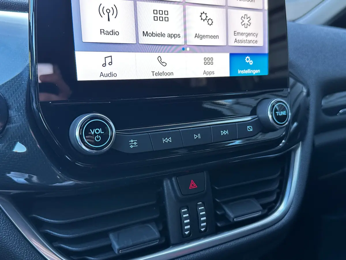 1.0 125 PK Hybrid ST-Line | STUUR, STOEL EN VOORRUITVERWARMING| KEYLESS ENTRY & START| ADAPTIEVE LED KOPLAMPEN| DAB| APPLE CARPLAY/ANDROID AUTO|