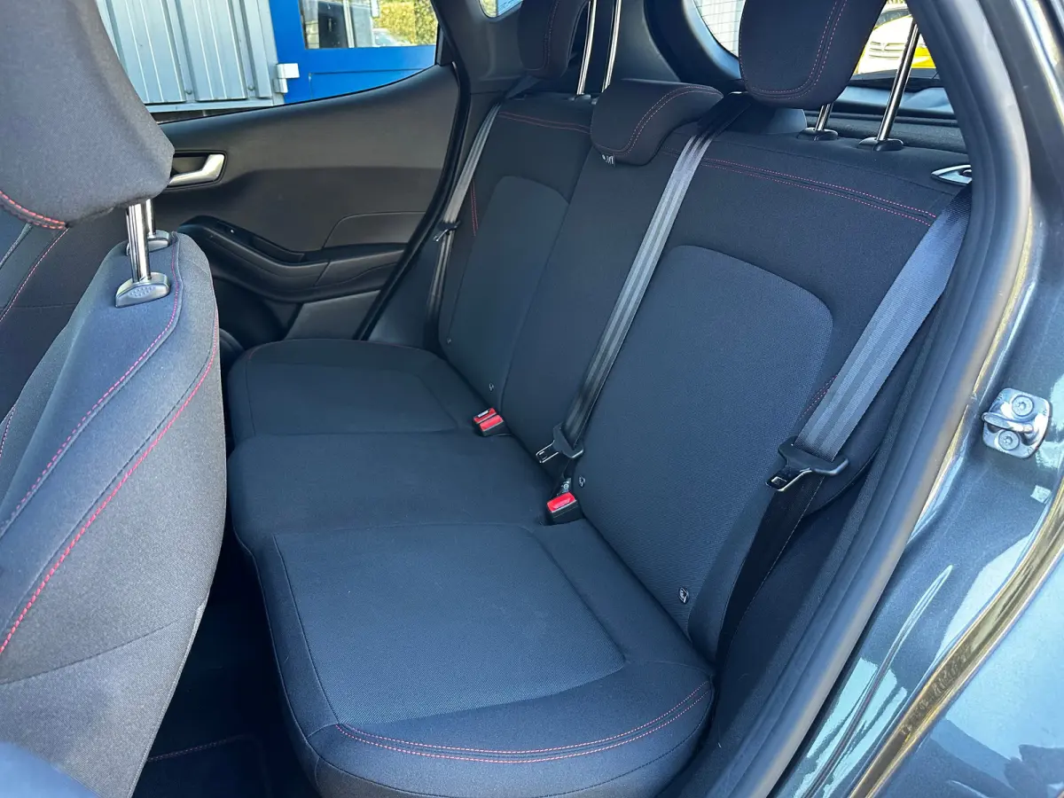 1.0 125 PK Hybrid ST-Line | STUUR, STOEL EN VOORRUITVERWARMING| KEYLESS ENTRY & START| ADAPTIEVE LED KOPLAMPEN| DAB| APPLE CARPLAY/ANDROID AUTO|