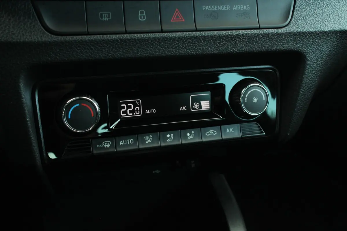 1.0 95pk TSI DSG Ambition | Cruise Control | Climate Control | DAB+ | Apple CarPlay / Android Auto