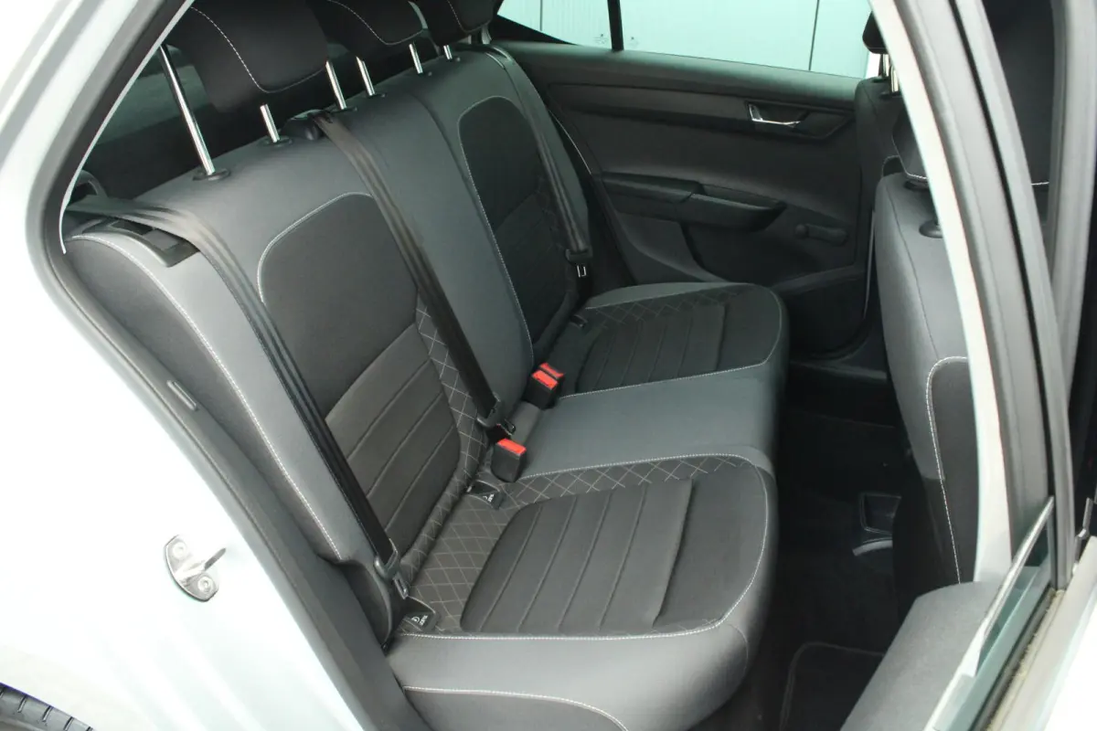 1.0 95pk TSI DSG Ambition | Cruise Control | Climate Control | DAB+ | Apple CarPlay / Android Auto