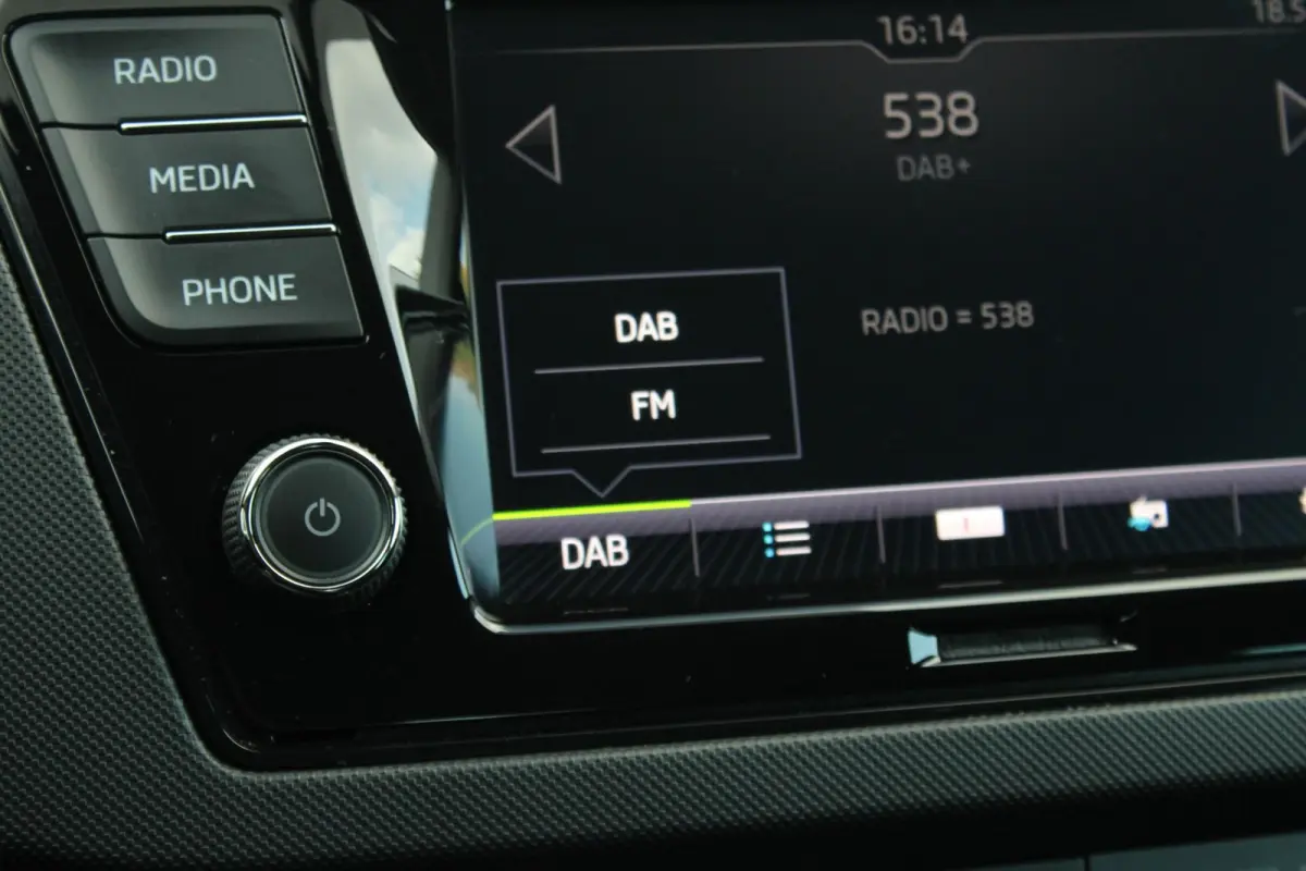 1.0 95pk TSI DSG Ambition | Cruise Control | Climate Control | DAB+ | Apple CarPlay / Android Auto