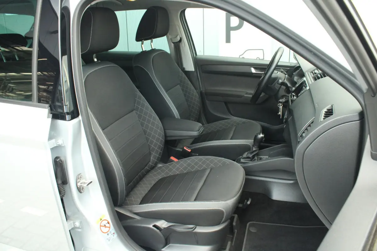 1.0 95pk TSI DSG Ambition | Cruise Control | Climate Control | DAB+ | Apple CarPlay / Android Auto
