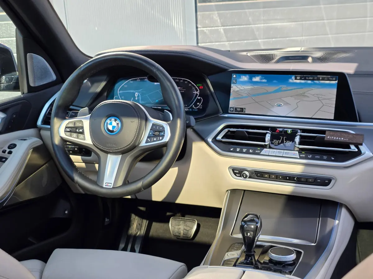 XDrive45e M Sport High Executive | LUCHTVERING | BOWERS | TREKHAAK | PANO | LASER | SOFTCLOSE