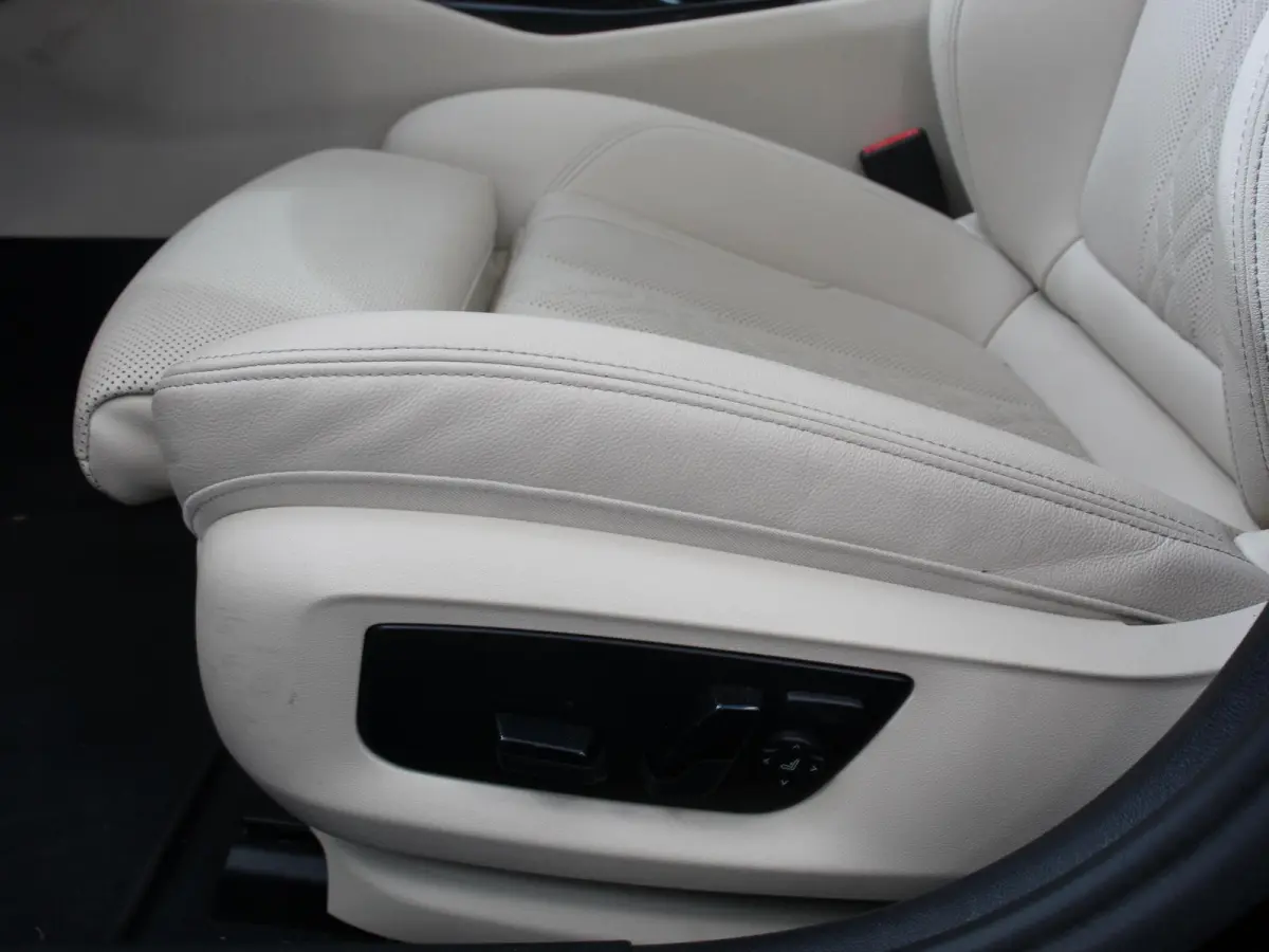530e High Executive Automaat SoH 88% Trekhaak Leder Navigatie Camera Adaptive Cruise Control Apple Carplay Android Auto Elektrisch Verstelbare Stoelen Stoelverwarming Climate Control Lichtme