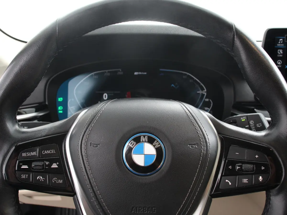 530e High Executive Automaat SoH 88% Trekhaak Leder Navigatie Camera Adaptive Cruise Control Apple Carplay Android Auto Elektrisch Verstelbare Stoelen Stoelverwarming Climate Control Lichtme