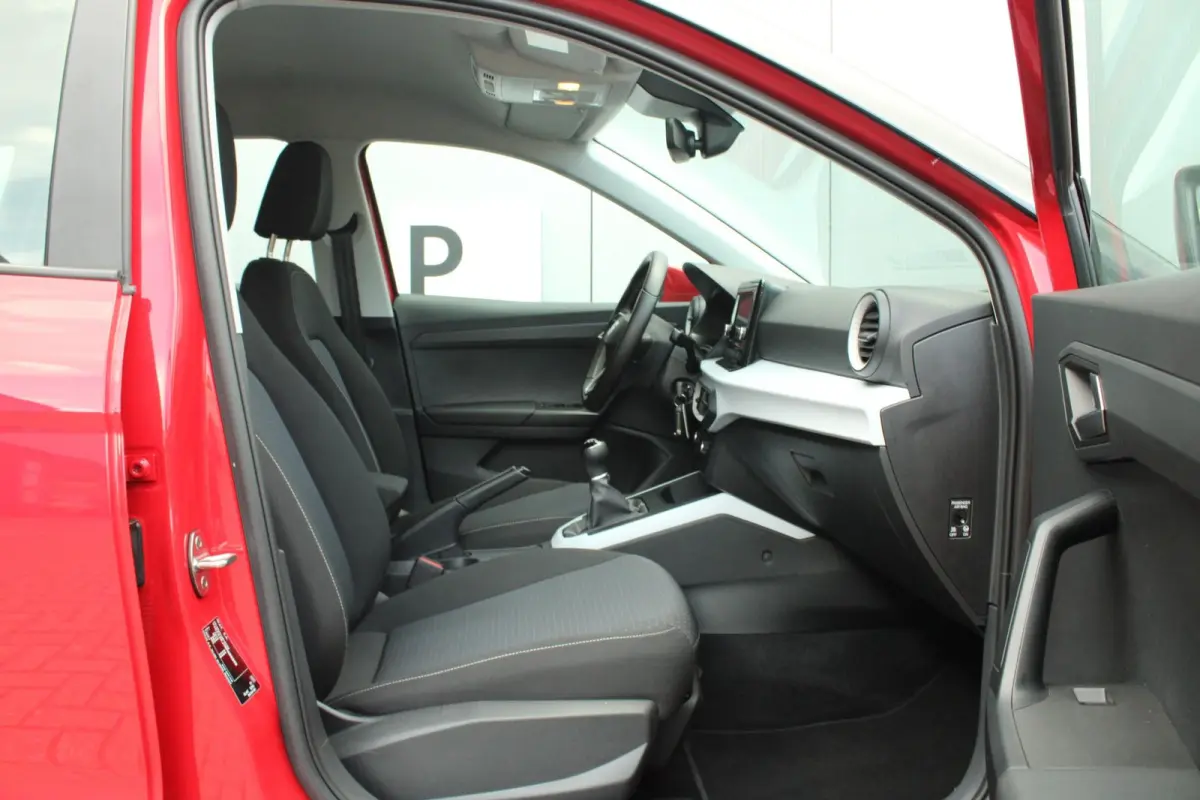 1.0 EcoTSI 95pk Style | DAB | Apple CarPlay/ Android Auto | Parkeersensoren Achter