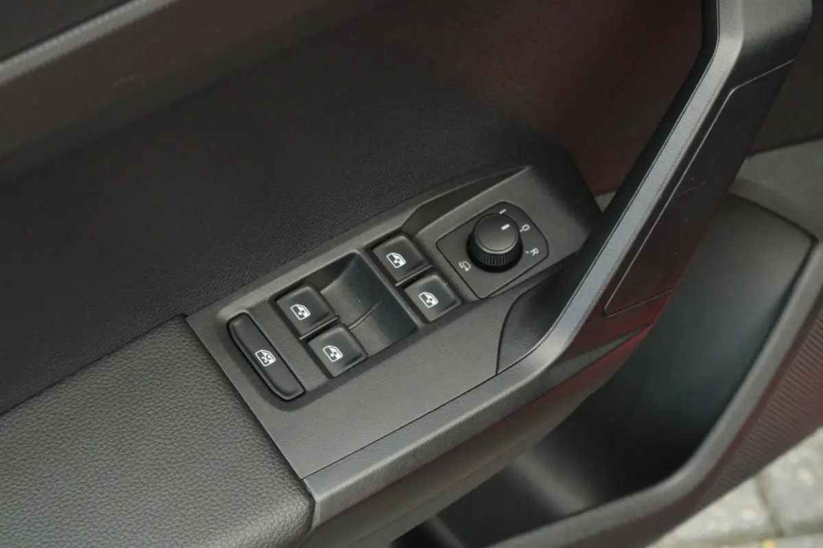 1.0 EcoTSI 95pk Style | DAB | Apple CarPlay/ Android Auto | Parkeersensoren Achter