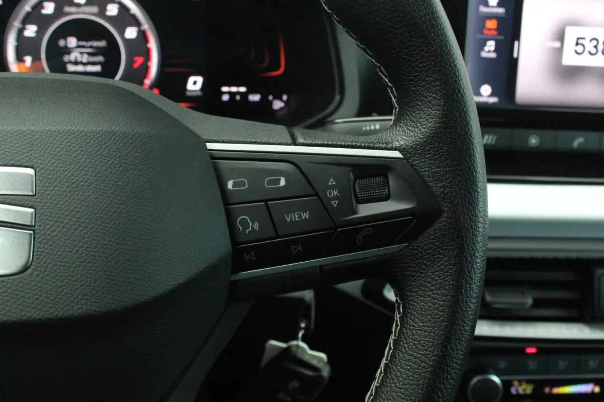 1.0 EcoTSI 95pk Style | DAB | Apple CarPlay/ Android Auto | Parkeersensoren Achter
