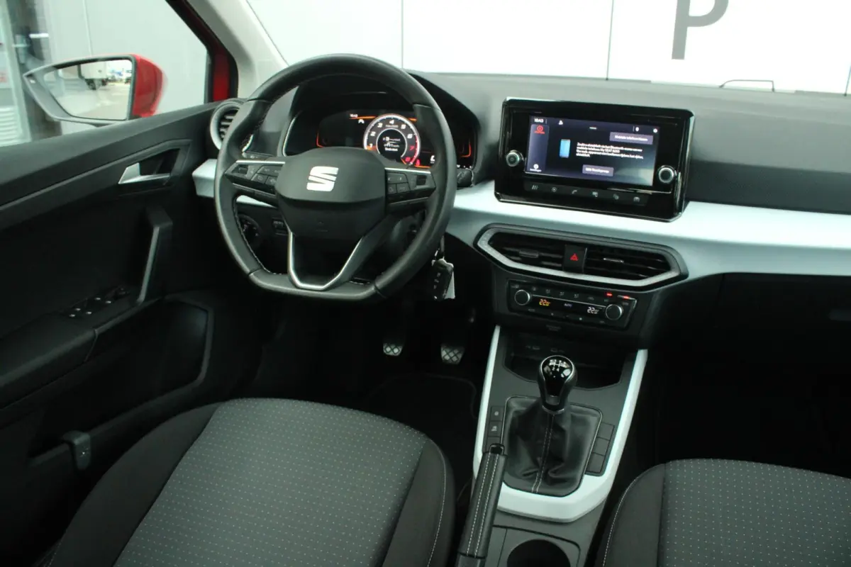 1.0 EcoTSI 95pk Style | DAB | Apple CarPlay/ Android Auto | Parkeersensoren Achter