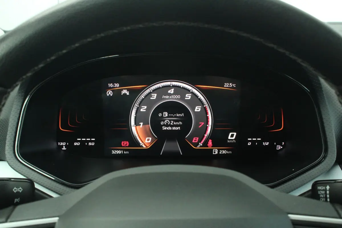1.0 EcoTSI 95pk Style | DAB | Apple CarPlay/ Android Auto | Parkeersensoren Achter