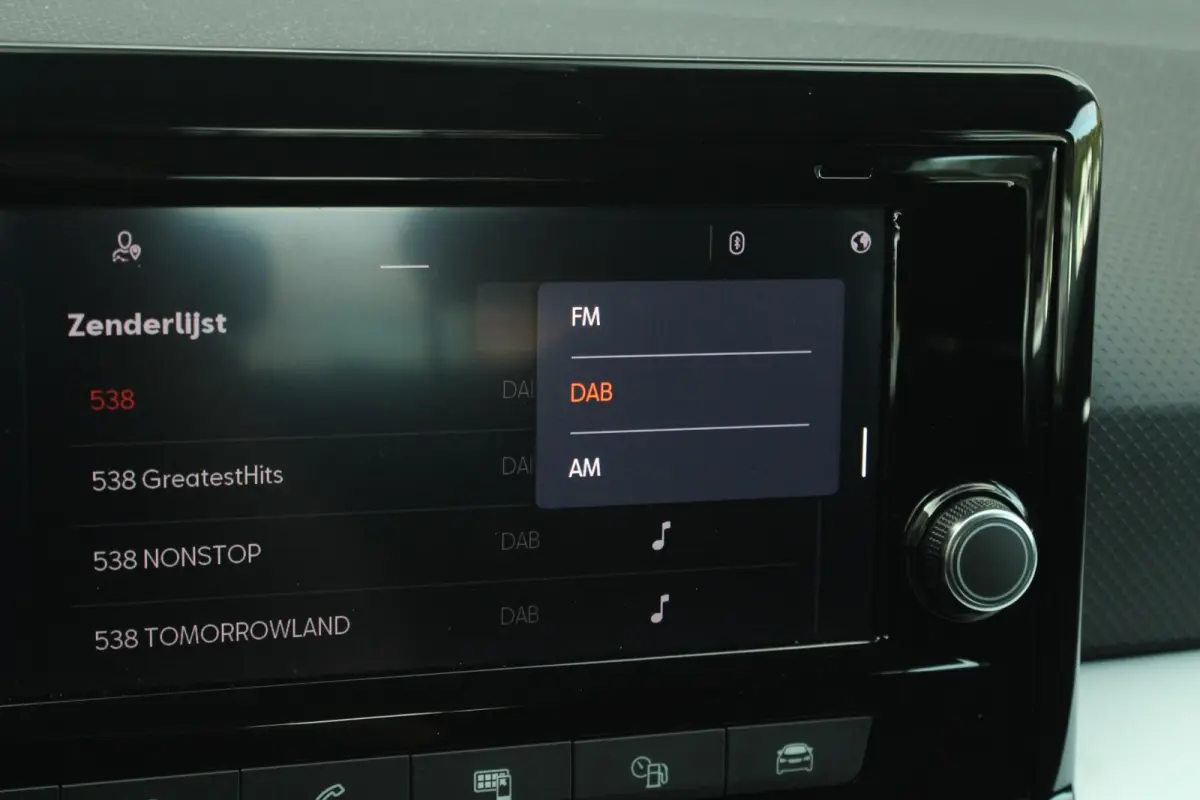 1.0 EcoTSI 95pk Style | DAB | Apple CarPlay/ Android Auto | Parkeersensoren Achter