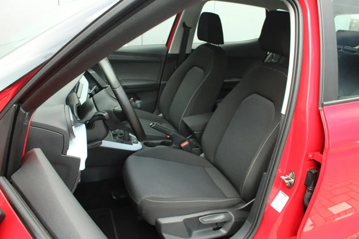 1.0 EcoTSI 95pk Style | DAB | Apple CarPlay/ Android Auto | Parkeersensoren Achter