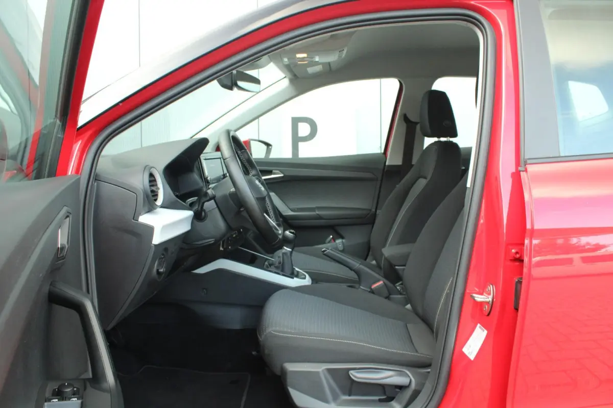 1.0 EcoTSI 95pk Style | DAB | Apple CarPlay/ Android Auto | Parkeersensoren Achter
