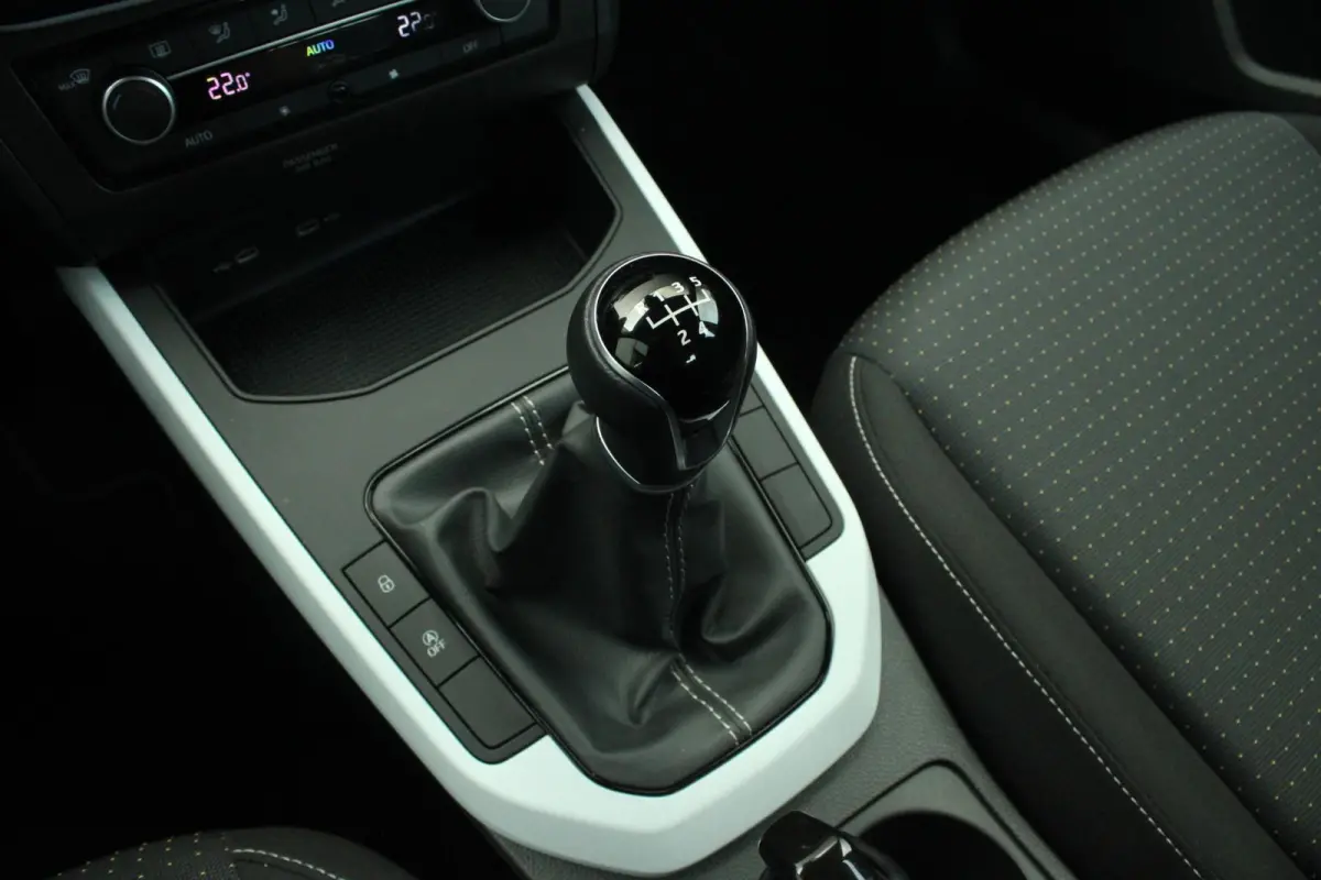 1.0 EcoTSI 95pk Style | DAB | Apple CarPlay/ Android Auto | Parkeersensoren Achter
