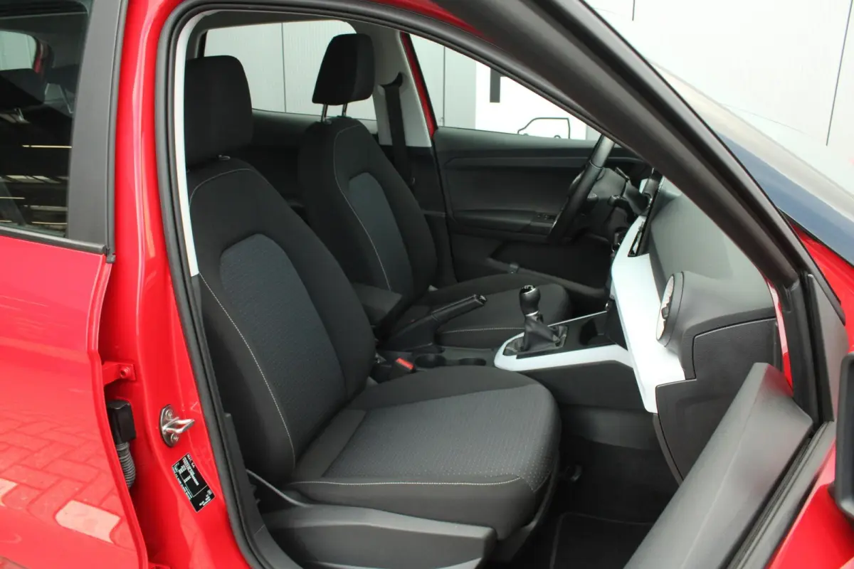 1.0 EcoTSI 95pk Style | DAB | Apple CarPlay/ Android Auto | Parkeersensoren Achter