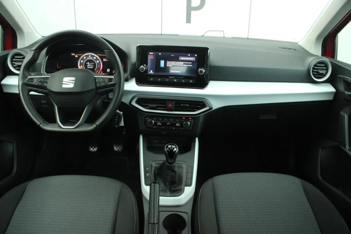 1.0 EcoTSI 95pk Style | DAB | Apple CarPlay/ Android Auto | Parkeersensoren Achter