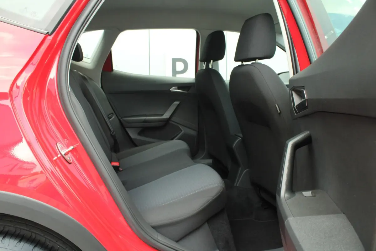 1.0 EcoTSI 95pk Style | DAB | Apple CarPlay/ Android Auto | Parkeersensoren Achter