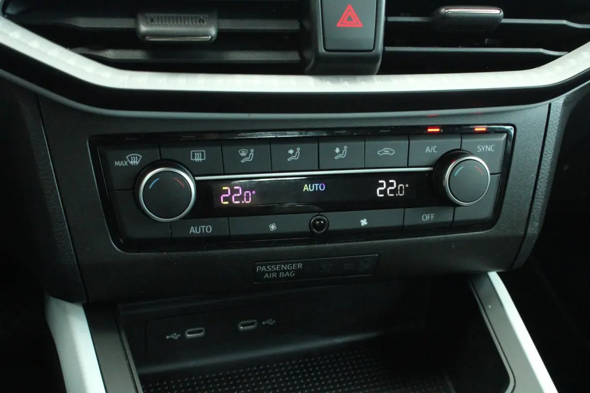 1.0 EcoTSI 95pk Style | DAB | Apple CarPlay/ Android Auto | Parkeersensoren Achter