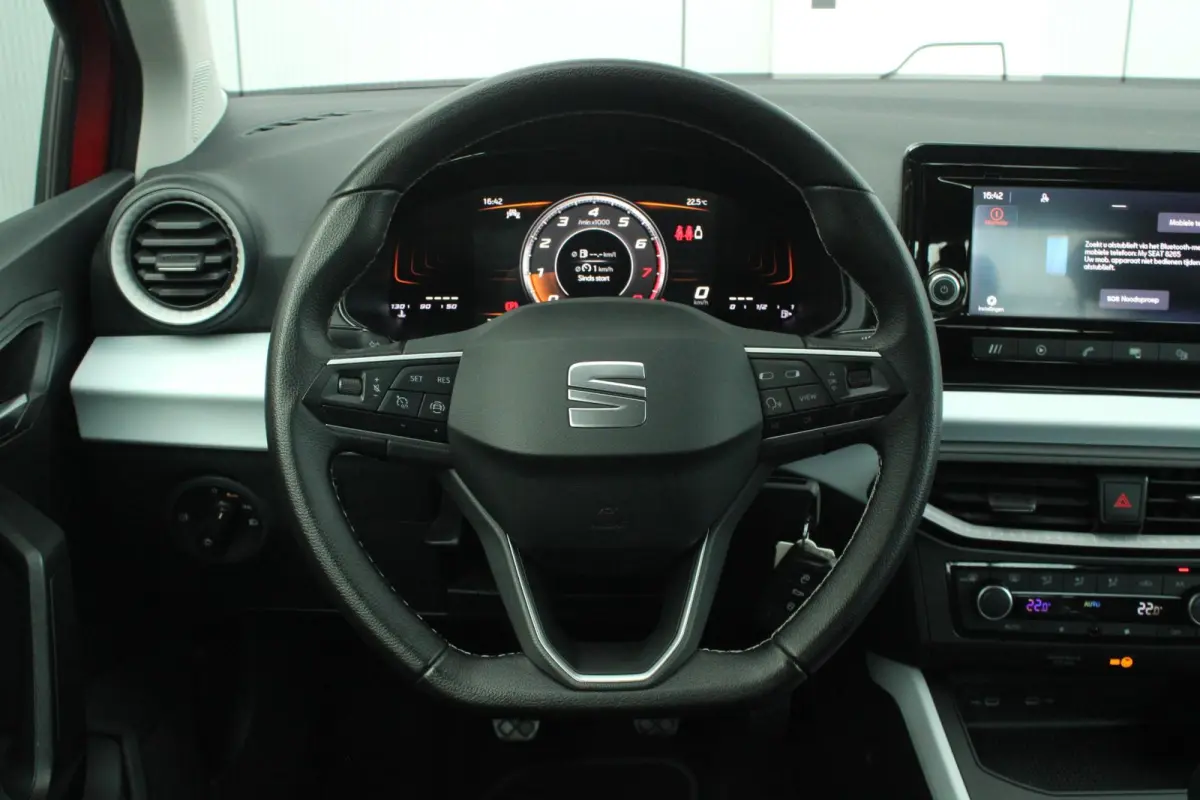 1.0 EcoTSI 95pk Style | DAB | Apple CarPlay/ Android Auto | Parkeersensoren Achter