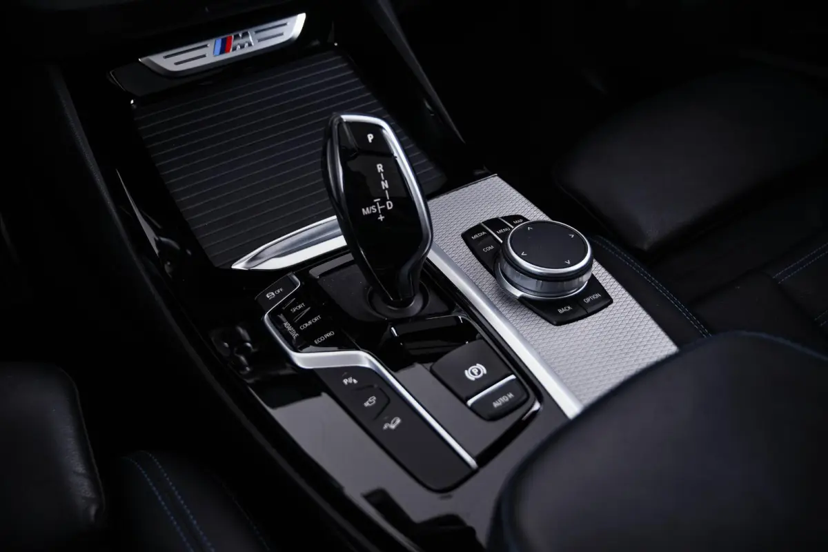 M40i xDrive High Executive Trekhaak - Panoramadak - Harman Kardon - Head-Up Display - Adaptive LED - Driving Assistant Plus - Parking Assistant Plus