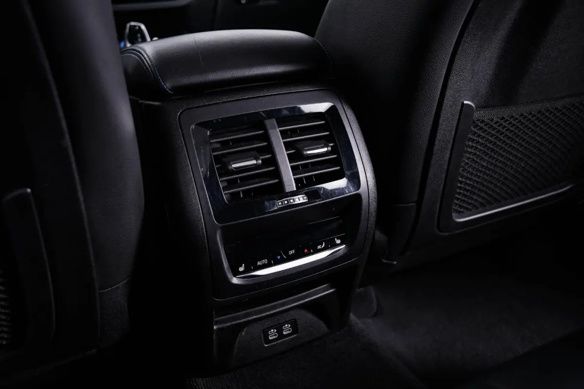 M40i xDrive High Executive Trekhaak - Panoramadak - Harman Kardon - Head-Up Display - Adaptive LED - Driving Assistant Plus - Parking Assistant Plus
