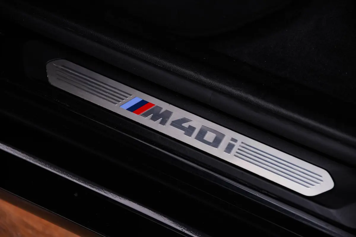 M40i xDrive High Executive Trekhaak - Panoramadak - Harman Kardon - Head-Up Display - Adaptive LED - Driving Assistant Plus - Parking Assistant Plus