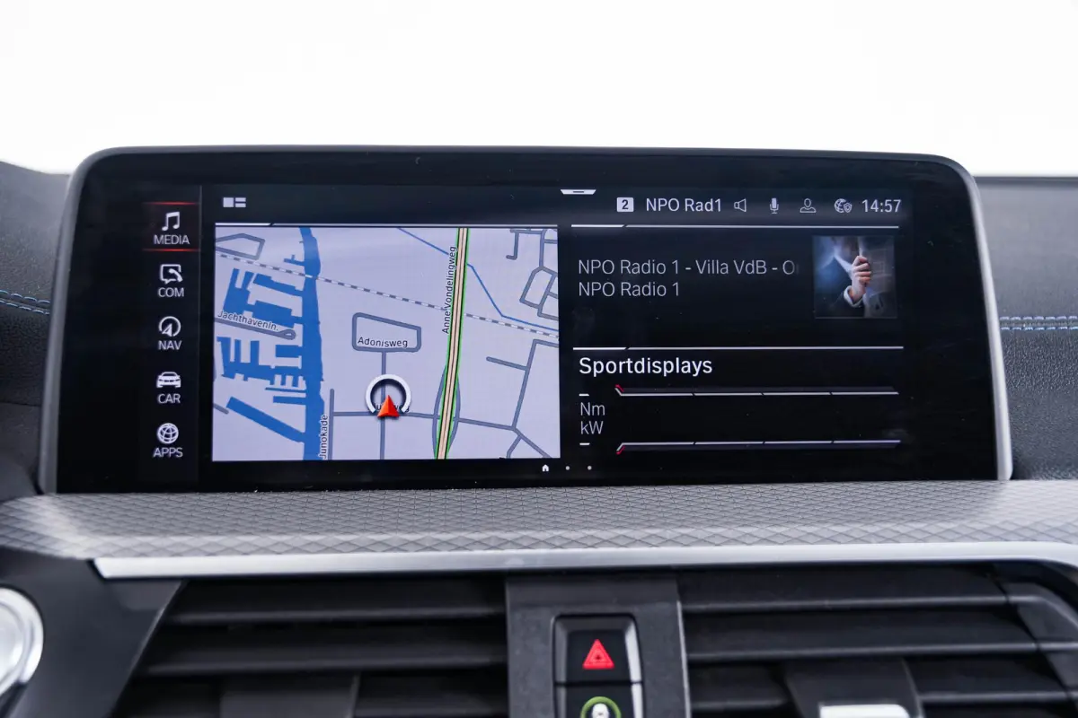 M40i xDrive High Executive Trekhaak - Panoramadak - Harman Kardon - Head-Up Display - Adaptive LED - Driving Assistant Plus - Parking Assistant Plus