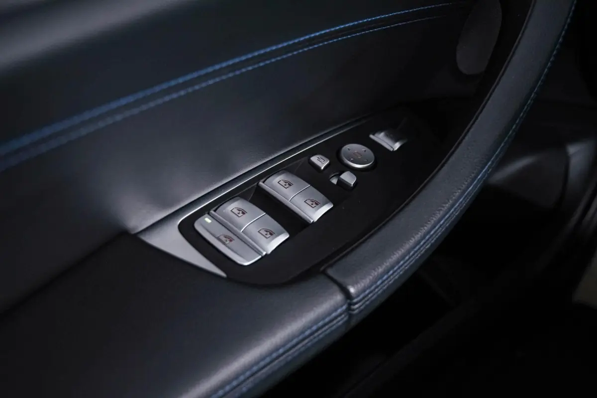 M40i xDrive High Executive Trekhaak - Panoramadak - Harman Kardon - Head-Up Display - Adaptive LED - Driving Assistant Plus - Parking Assistant Plus
