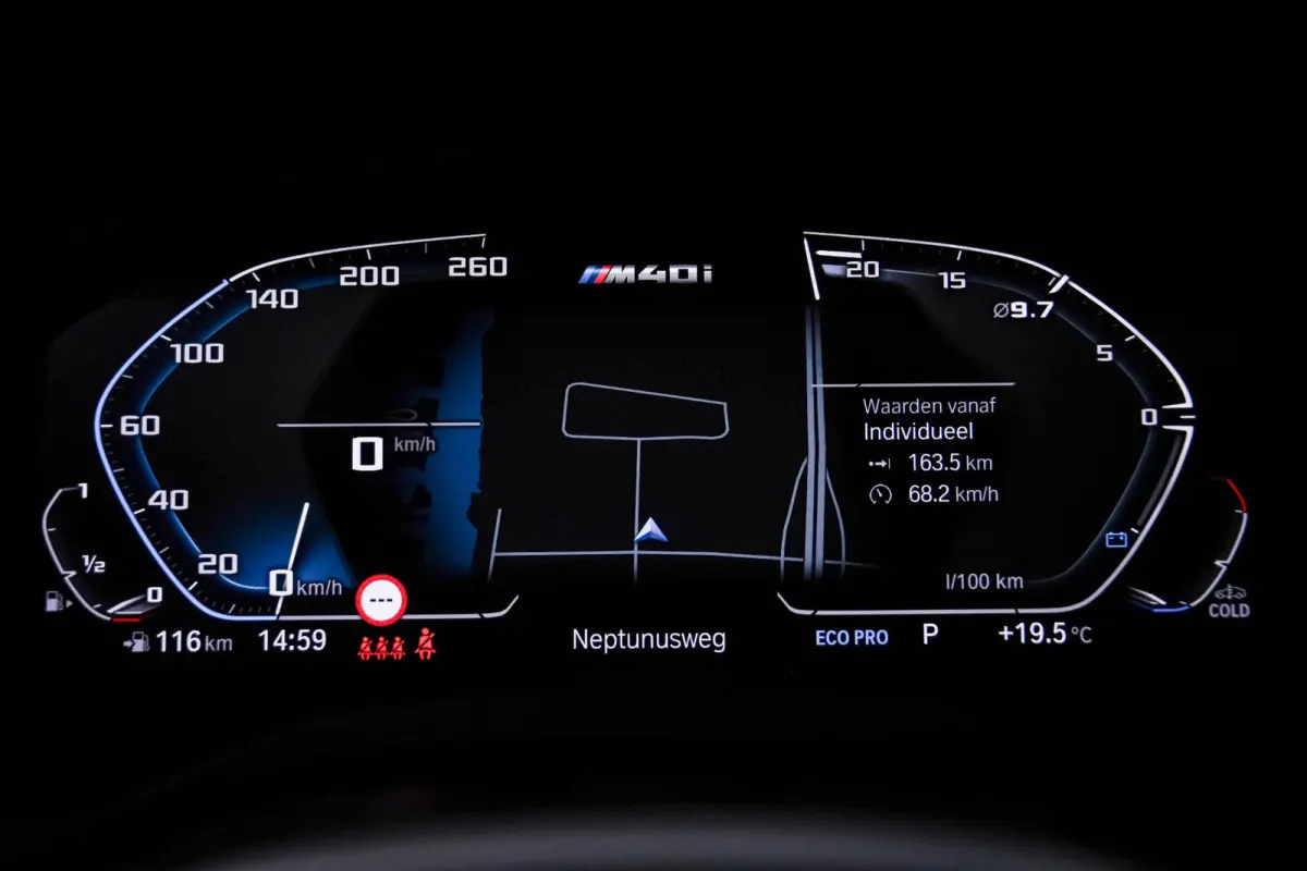 M40i xDrive High Executive Trekhaak - Panoramadak - Harman Kardon - Head-Up Display - Adaptive LED - Driving Assistant Plus - Parking Assistant Plus