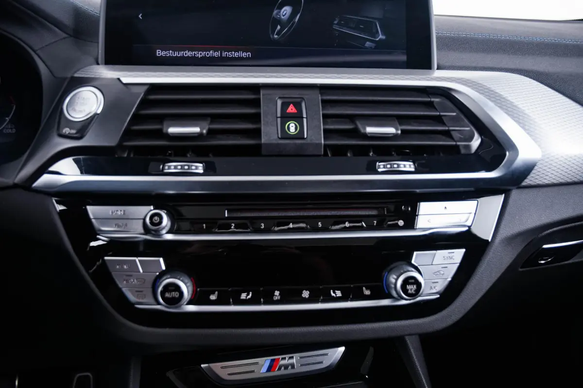 M40i xDrive High Executive Trekhaak - Panoramadak - Harman Kardon - Head-Up Display - Adaptive LED - Driving Assistant Plus - Parking Assistant Plus