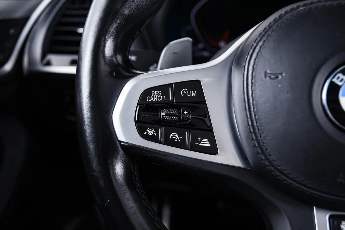 M40i xDrive High Executive Trekhaak - Panoramadak - Harman Kardon - Head-Up Display - Adaptive LED - Driving Assistant Plus - Parking Assistant Plus
