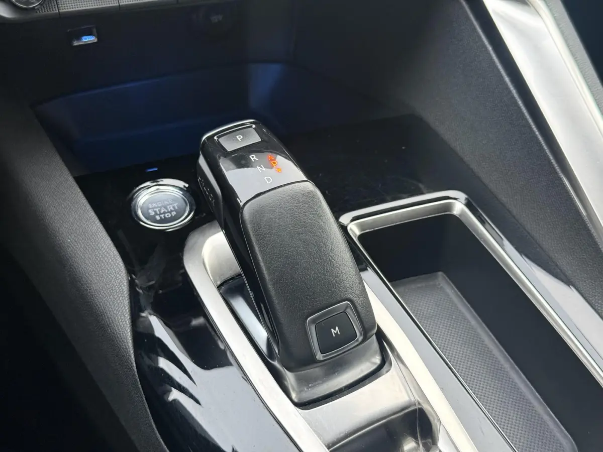 1.2 PureTech Allure 7-Zits|2e Eigenaar|Navi|Camera|D-riem vv in 2024|Cliam|Cruise|i-Cockpit|Carplay|N.A.P|APK tot 08-2027