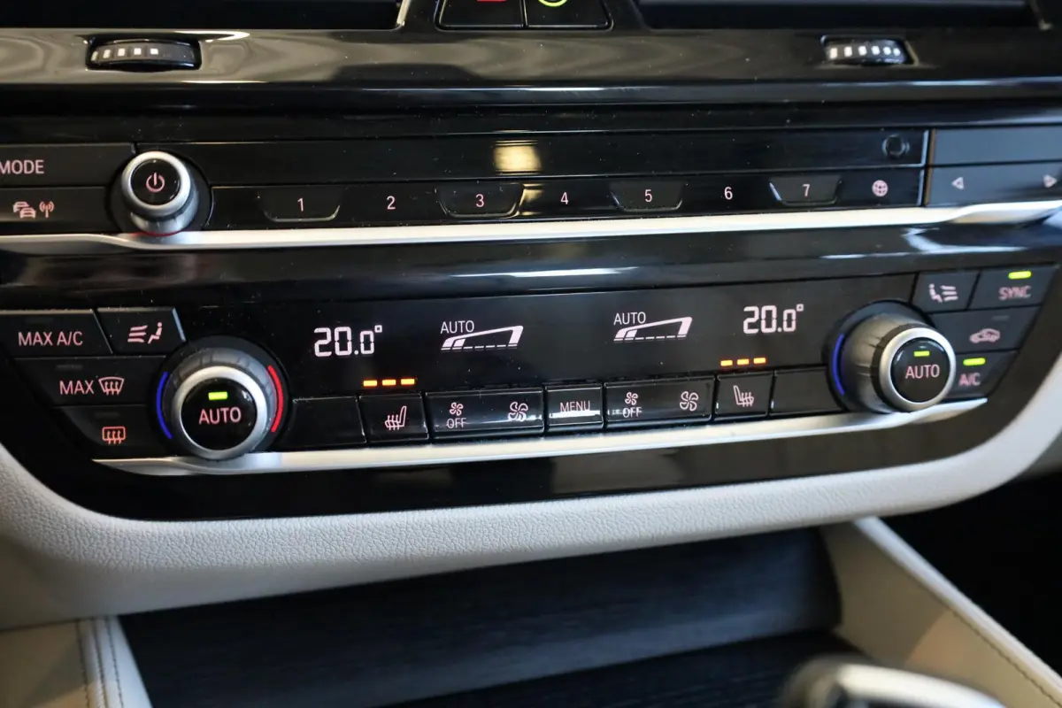 520e Driving Assistant | Panoramadak | Laserlight | HiFi | Comfortstoelen