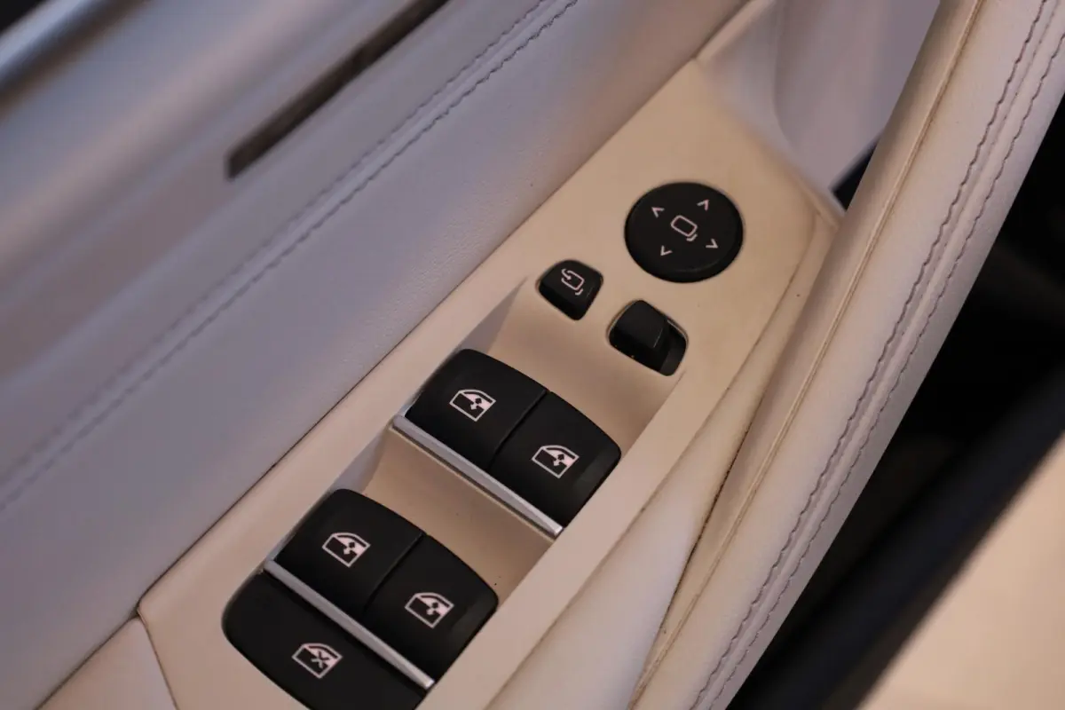 520e Driving Assistant | Panoramadak | Laserlight | HiFi | Comfortstoelen