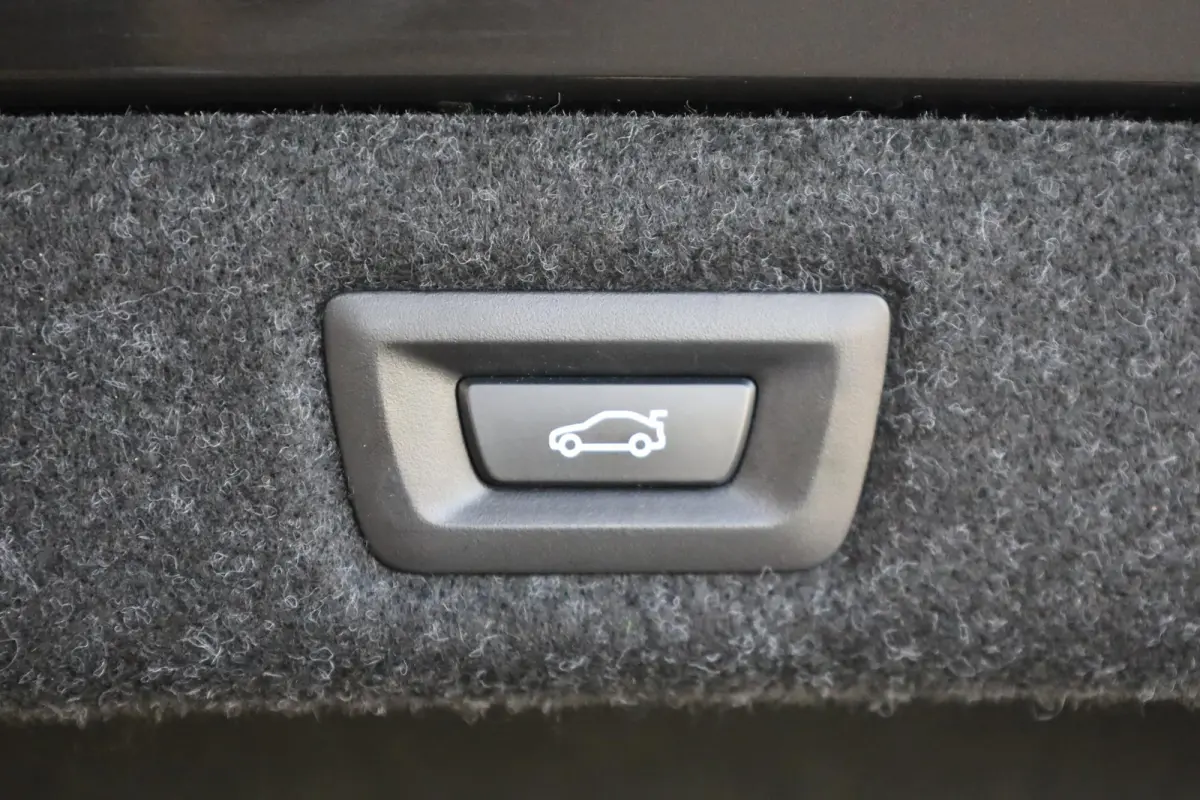 520e Driving Assistant | Panoramadak | Laserlight | HiFi | Comfortstoelen