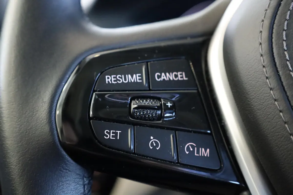520e Driving Assistant | Panoramadak | Laserlight | HiFi | Comfortstoelen