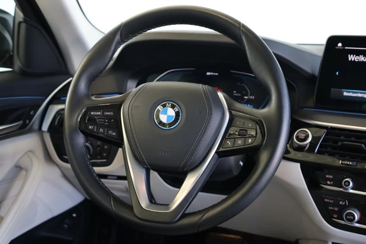 520e Driving Assistant | Panoramadak | Laserlight | HiFi | Comfortstoelen