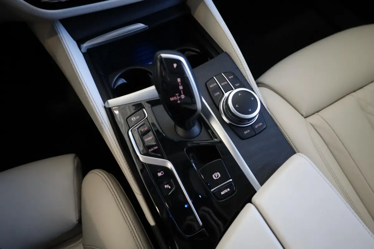 520e Driving Assistant | Panoramadak | Laserlight | HiFi | Comfortstoelen