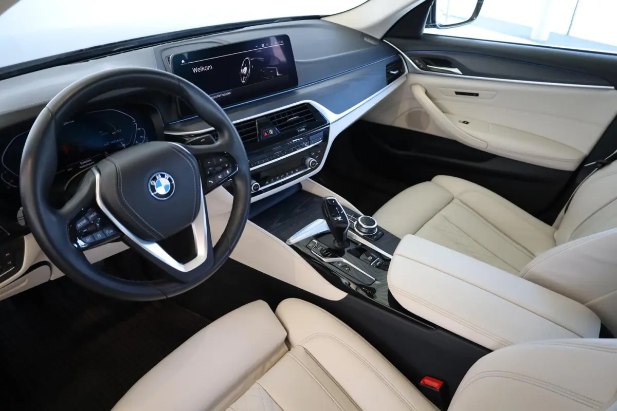 520e Driving Assistant | Panoramadak | Laserlight | HiFi | Comfortstoelen