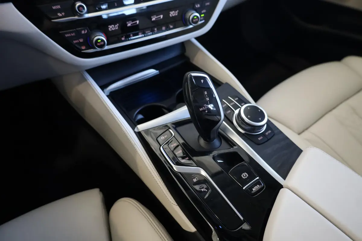 520e Driving Assistant | Panoramadak | Laserlight | HiFi | Comfortstoelen