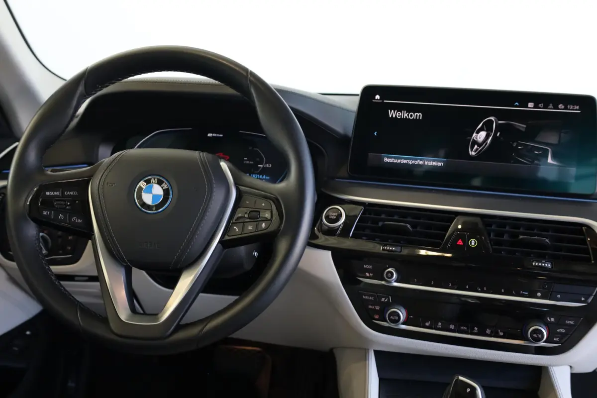 520e Driving Assistant | Panoramadak | Laserlight | HiFi | Comfortstoelen