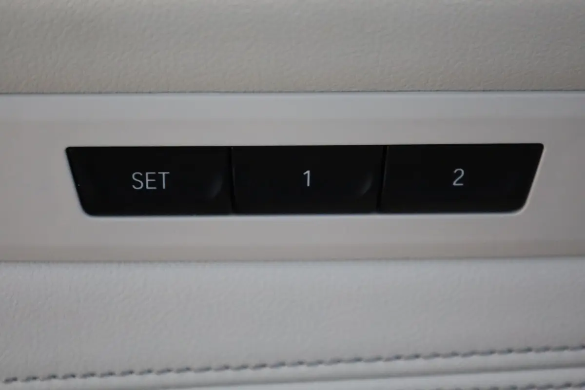 520e Driving Assistant | Panoramadak | Laserlight | HiFi | Comfortstoelen