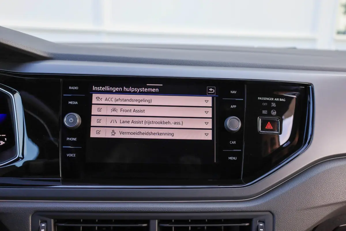 1.0 TSI 95pk R-Line | Parkeersensoren | ACC | Apple Carplay/Android Auto